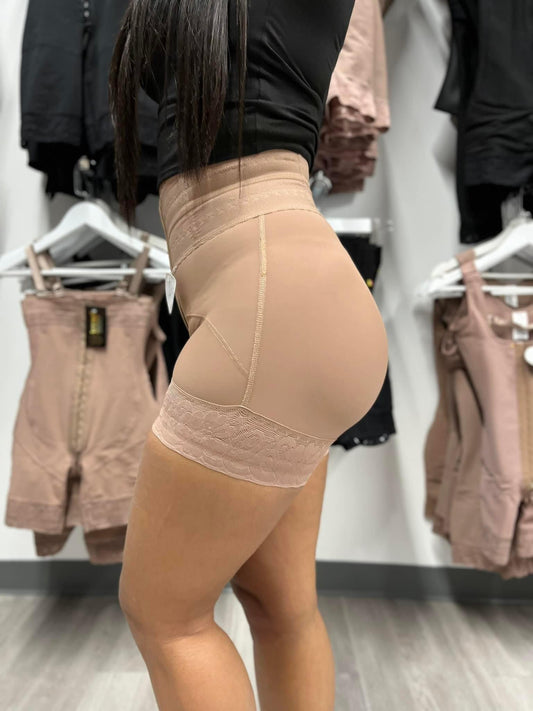 Lunita Short Reloj de Arena Alto image 1